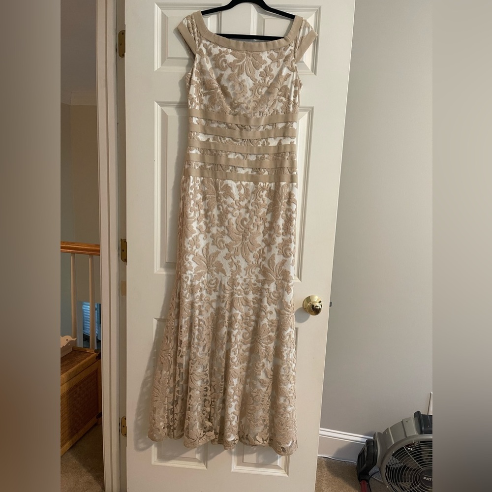 Tadashi Shoji. Size 10
